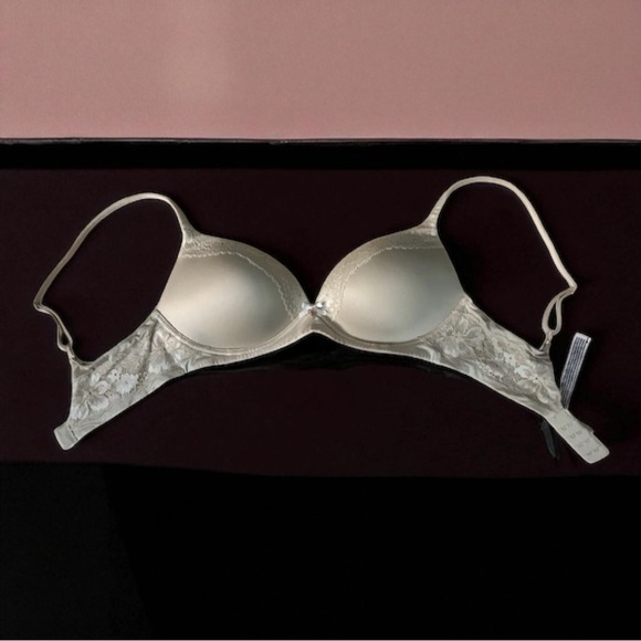 Victoria’s Secret No Underwire Body By Victoria Bra 32D - Picture 10 of 14